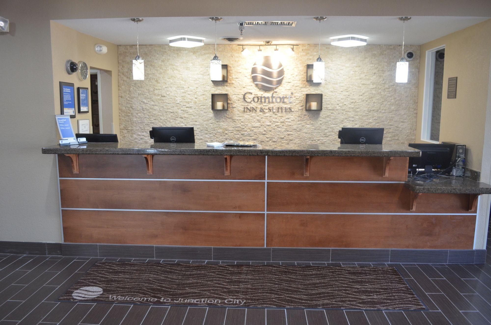 Comfort Inn & Suites Junction City - Near Fort Riley Exterior foto