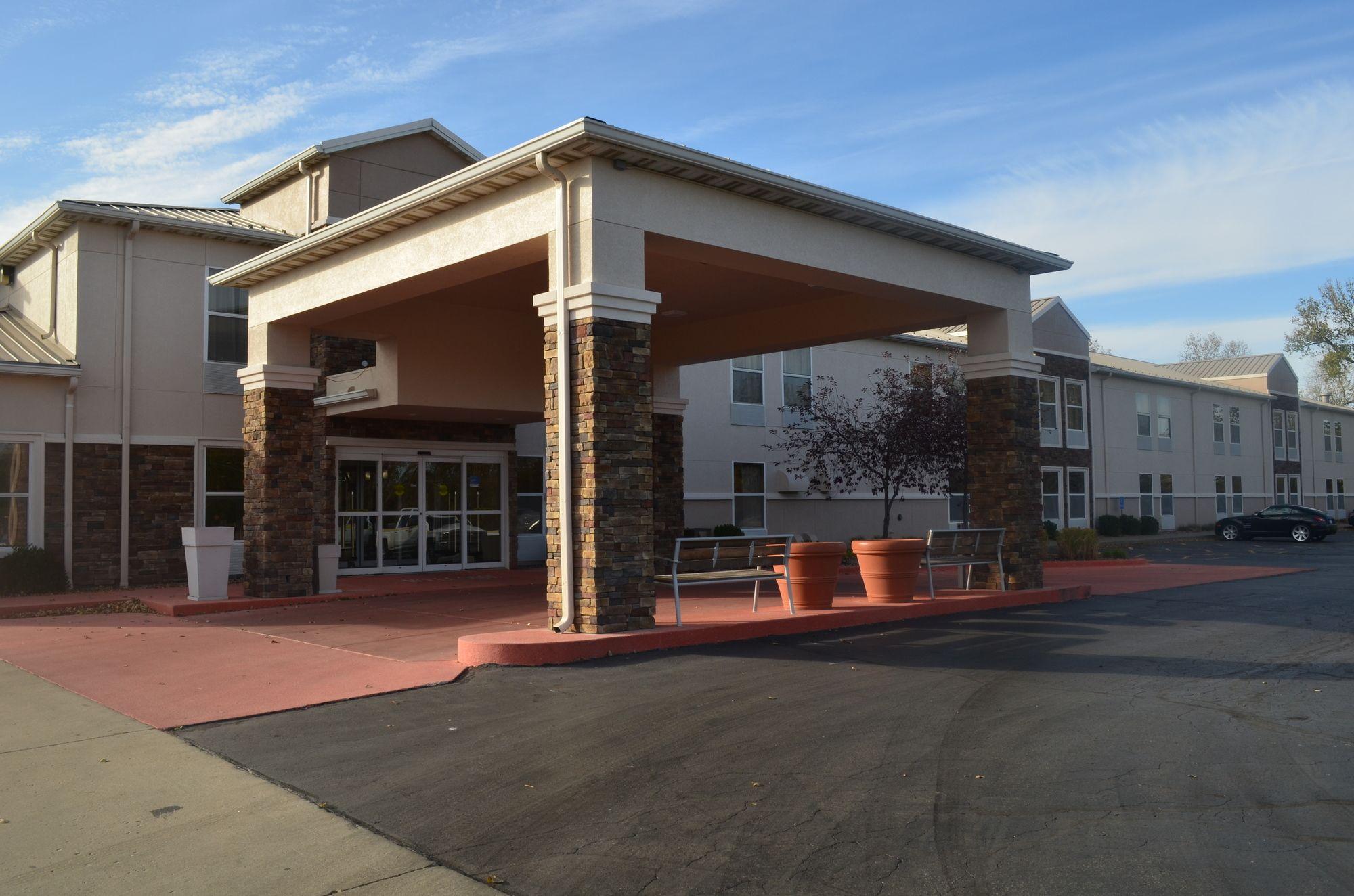 Comfort Inn & Suites Junction City - Near Fort Riley Exterior foto
