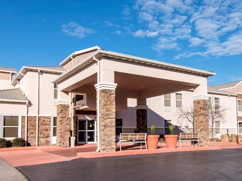 Comfort Inn & Suites Junction City - Near Fort Riley Exterior foto
