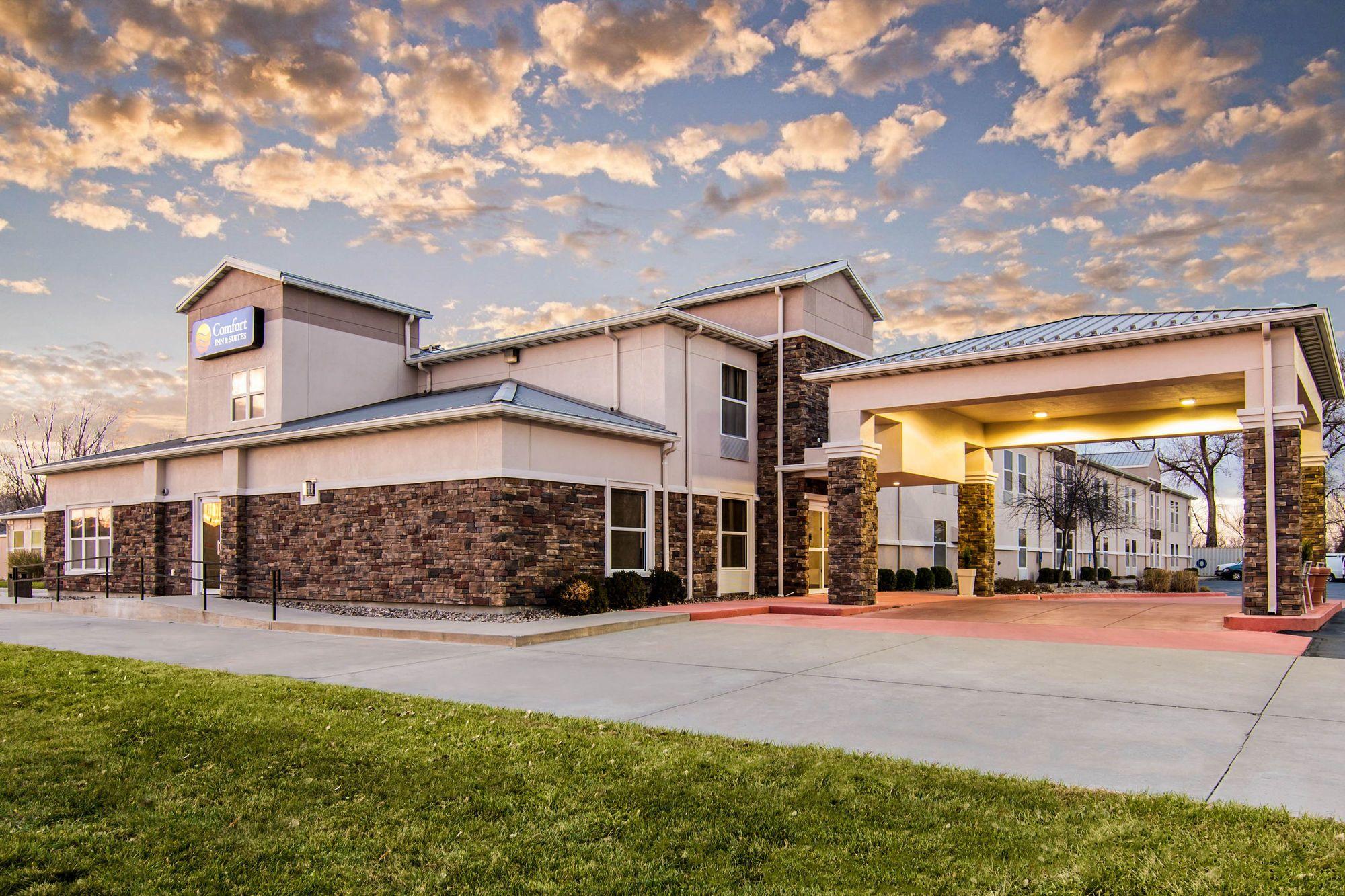 Comfort Inn & Suites Junction City - Near Fort Riley Exterior foto