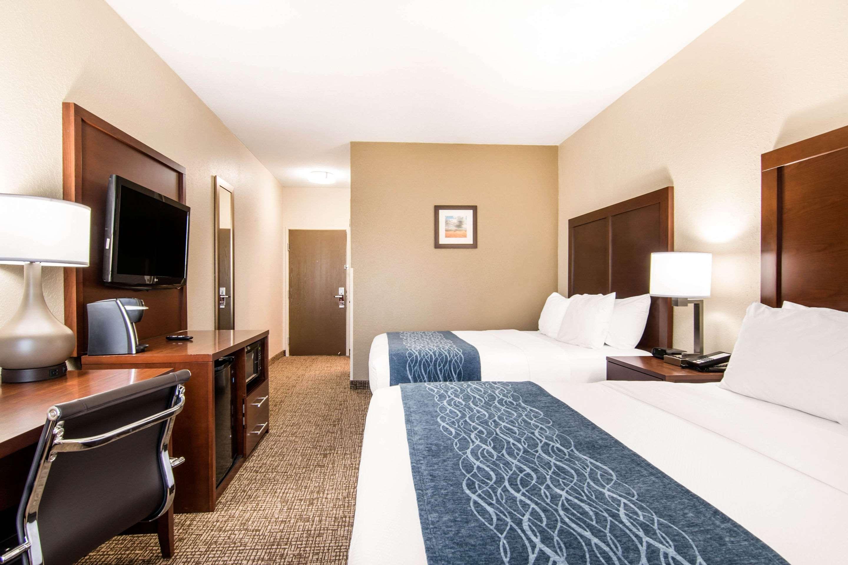 Comfort Inn & Suites Junction City - Near Fort Riley Exterior foto