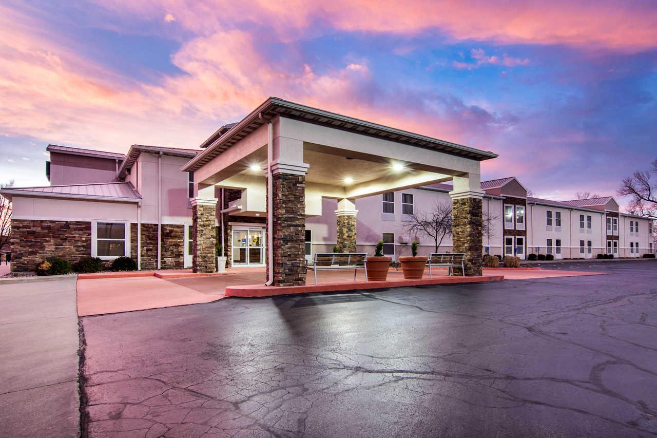 Comfort Inn & Suites Junction City - Near Fort Riley Exterior foto