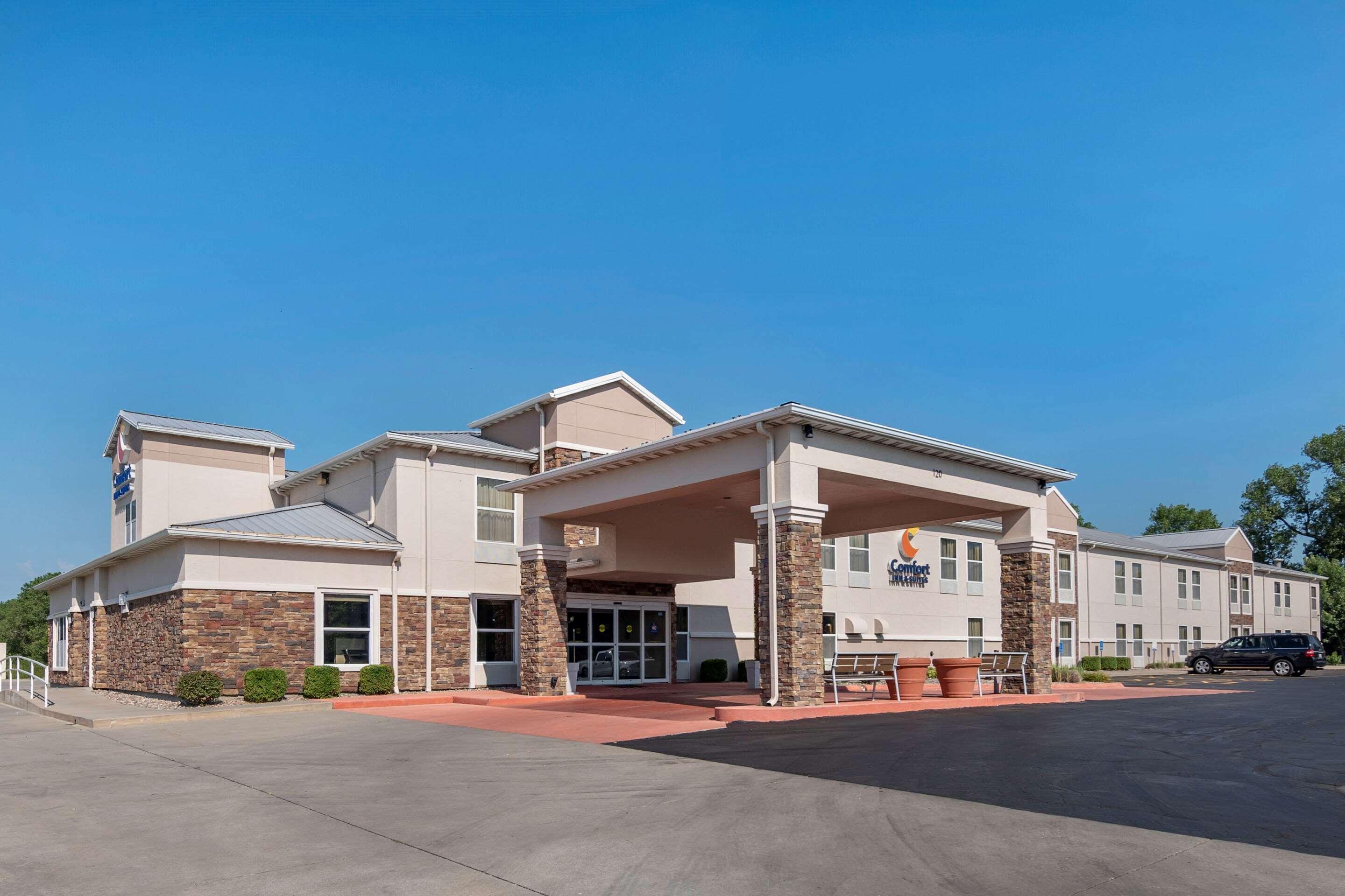 Comfort Inn & Suites Junction City - Near Fort Riley Exterior foto
