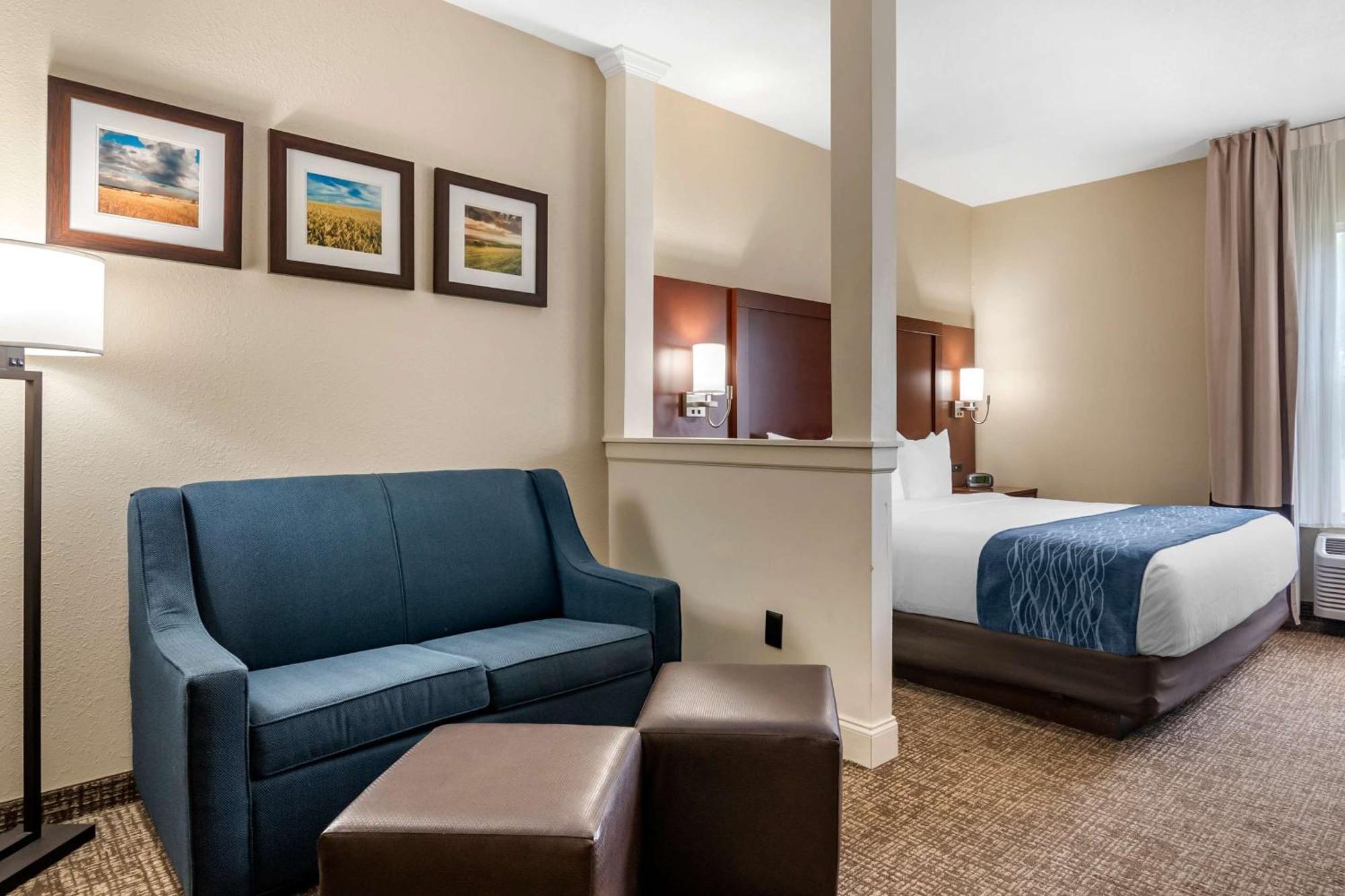 Comfort Inn & Suites Junction City - Near Fort Riley Exterior foto