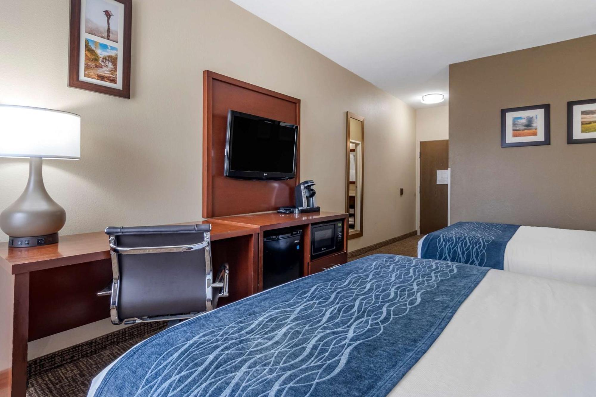 Comfort Inn & Suites Junction City - Near Fort Riley Exterior foto