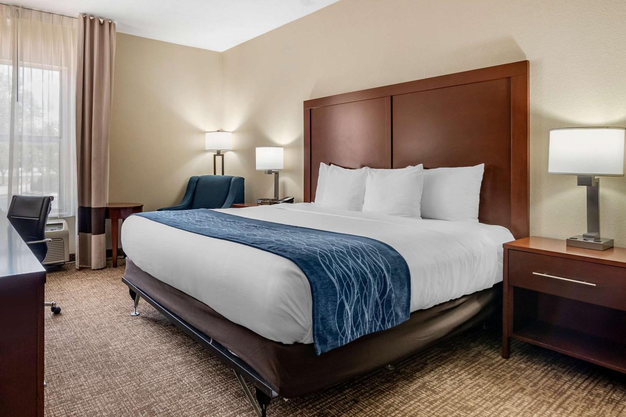 Comfort Inn & Suites Junction City - Near Fort Riley Exterior foto
