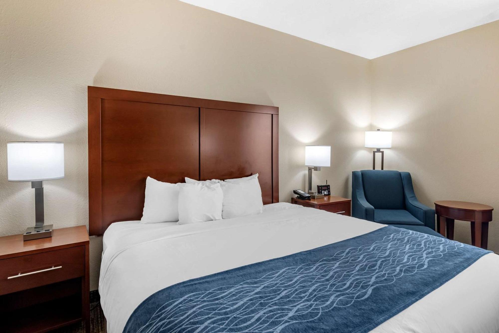 Comfort Inn & Suites Junction City - Near Fort Riley Exterior foto