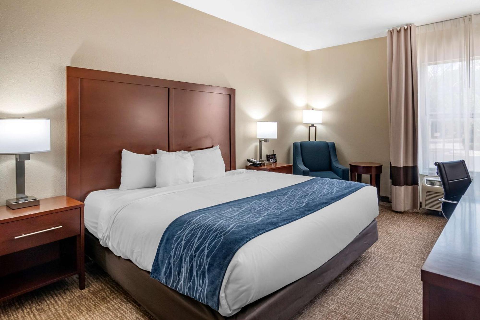 Comfort Inn & Suites Junction City - Near Fort Riley Exterior foto